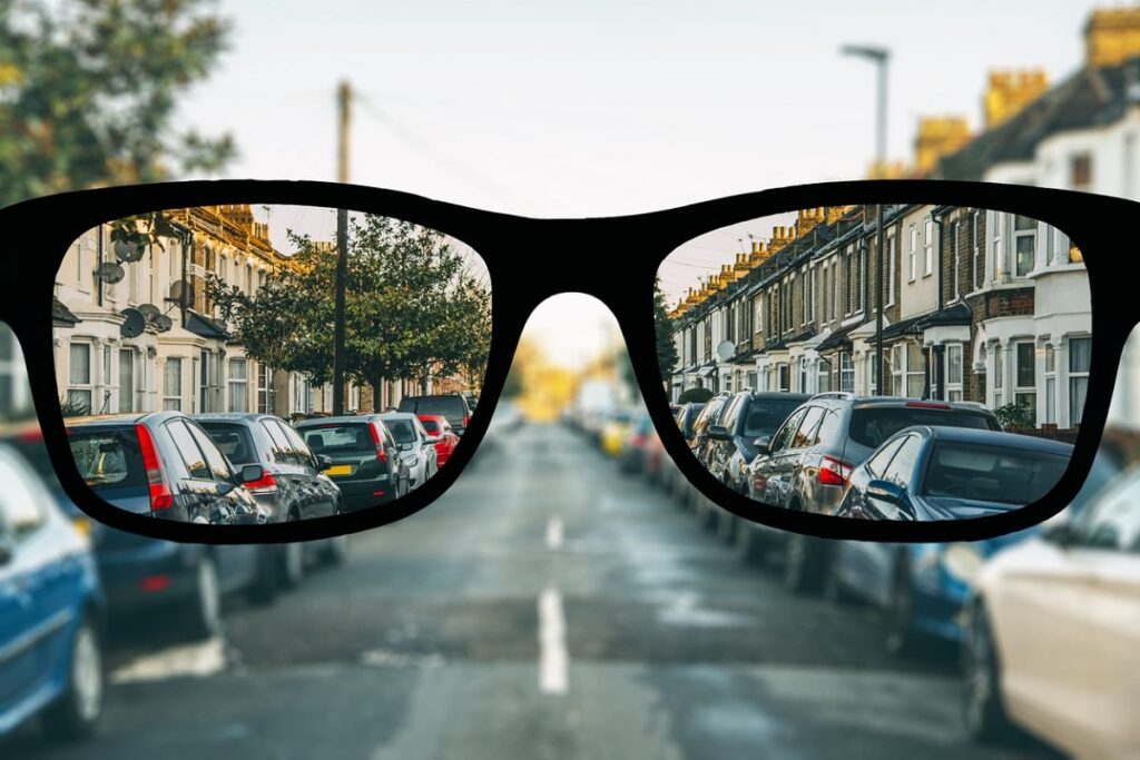 Kacamata, Softlens, atau Lasik – Mana yang Lebih Baik Untuk Mata Minus?